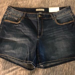 Womens 18 Jean shorts. Shape enhancer. NWT. Designs on back pockets. Button, zip